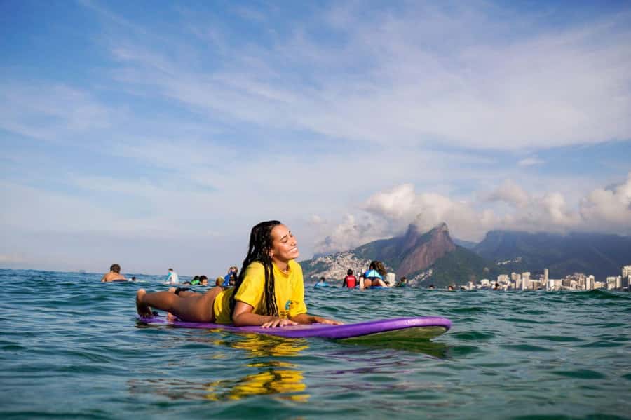 Surf lessons: in Arpoador in Ipanema. - The real focus in the waves: getting up safely