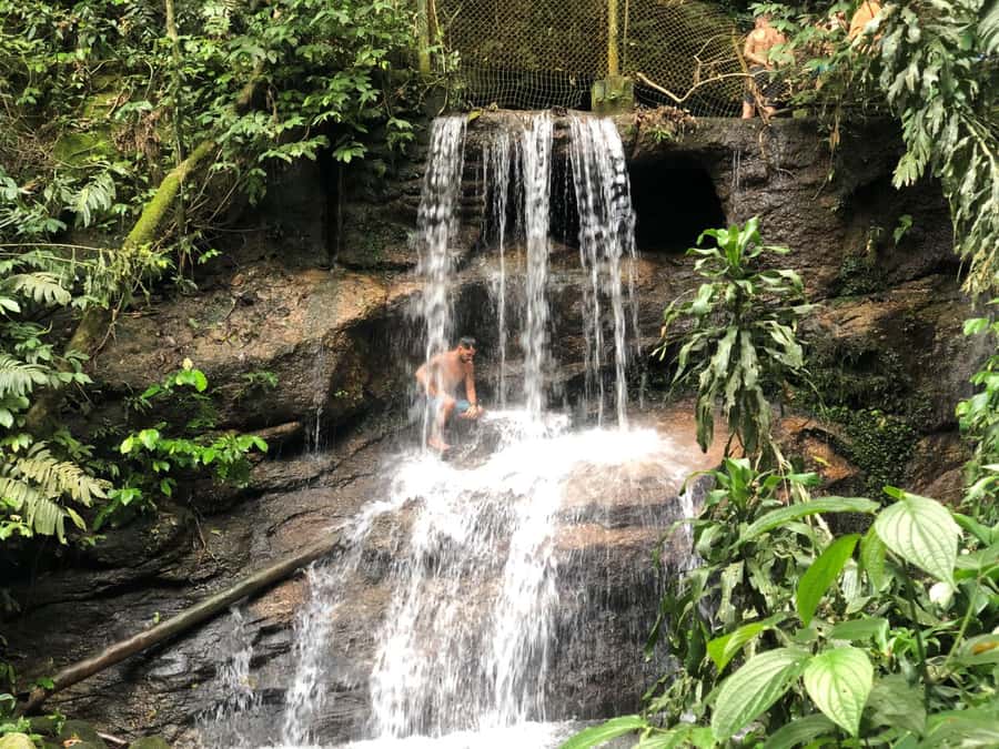 Tijuca Forest´s hike: caves, waterfalls and great views - Cascatinha Taunay: the 35-meter waterfall that sets the tone