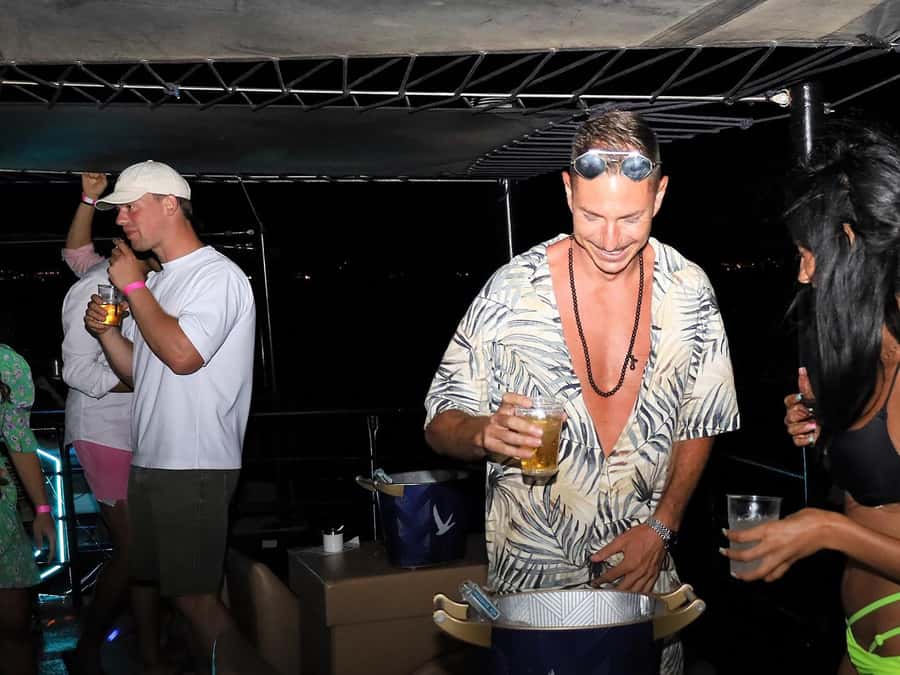 Unforgettable Boat Party - What to bring (and what to skip) for a smooth boarding night