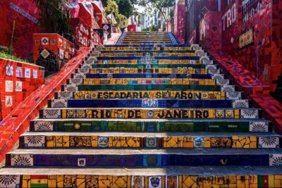 Walking tour of the bohemian neighborhoods of Santa Teresa and Lapa - Stop 1: Santa Teresa tram station and the yellow Bonde climb
